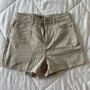 H&M Cream Shorts